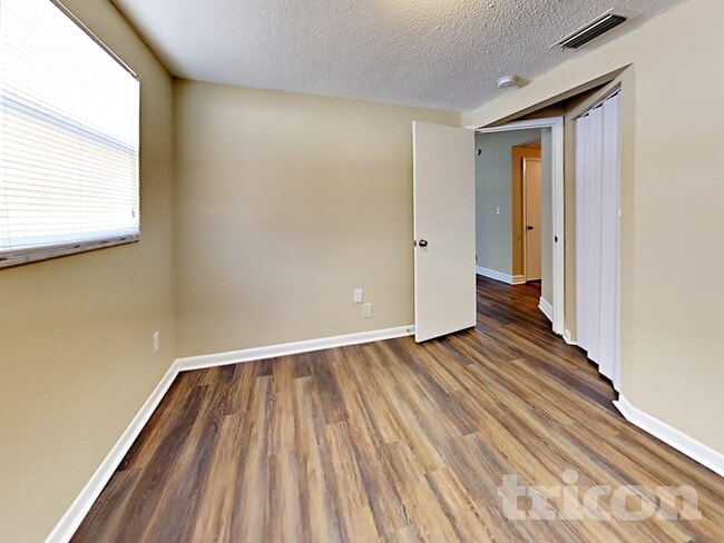 Foto del edificio - 8840 55th Wy N