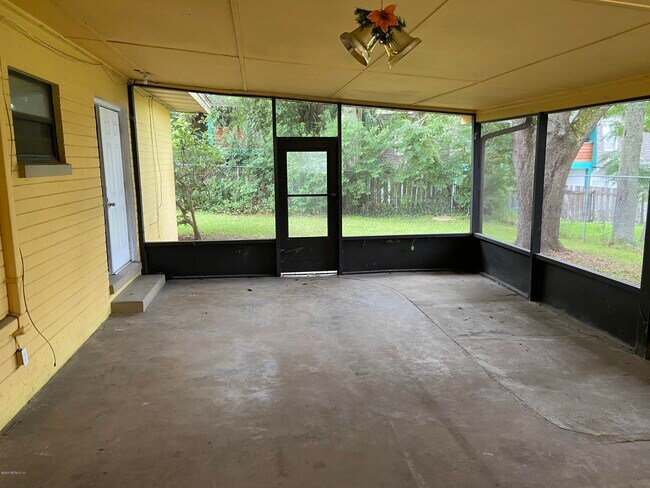 Building Photo - 7990 Carlotta Rd S