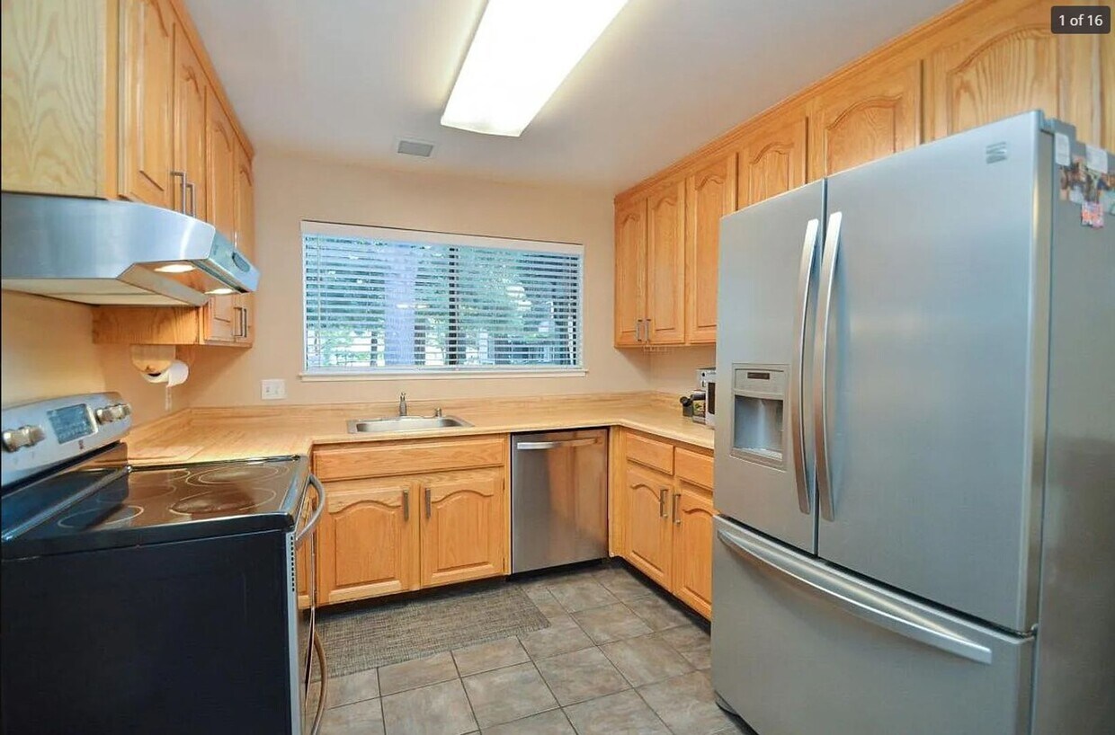 Primary Photo - $2,790 - GORGEOUS TWO BEDROOM CENTRAL FREM...