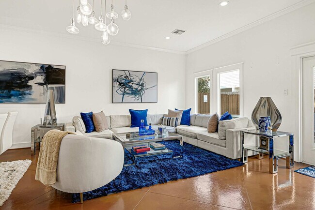 Building Photo - 5522 Larkin St