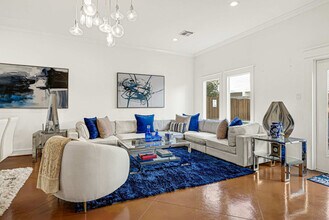 Building Photo - 5522 Larkin St