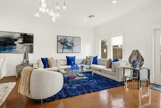 Building Photo - 5522 Larkin St