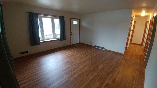 Foto del edificio - Charming 3-Bed Home with Private Yard – Gr...