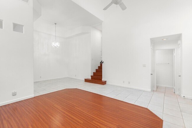 Building Photo - 12527 El Camino Real Unit A