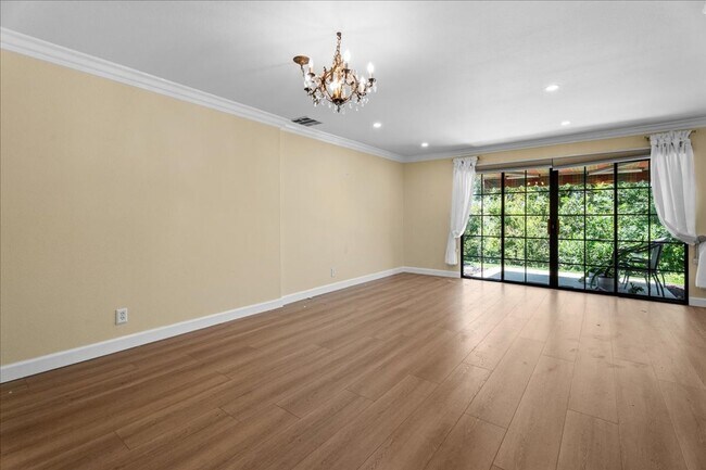 Foto del edificio - Updated Porter Ranch Townhome with Scenic ...