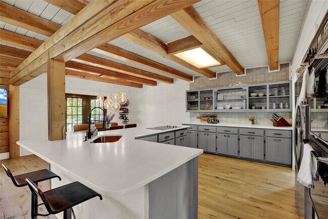 Building Photo - 545 Hillside Dr