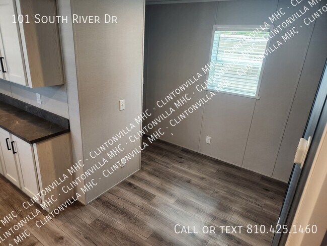 Foto del edificio - 101 S River Dr