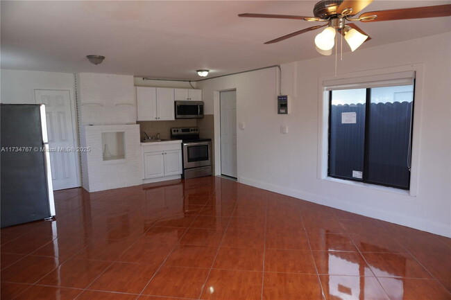 Foto del edificio - 1106 NW 11th Ct