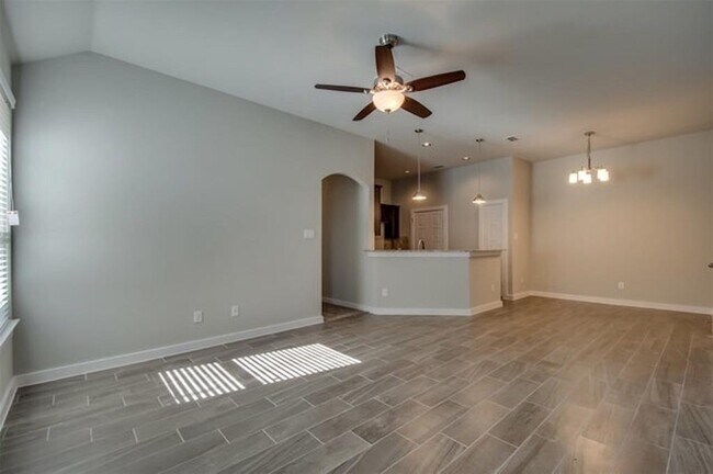 Building Photo - 1011 Skyview Ct