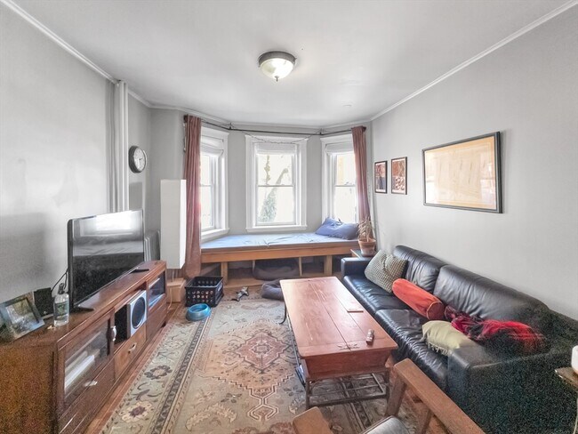 Foto del edificio - 593 Centre St