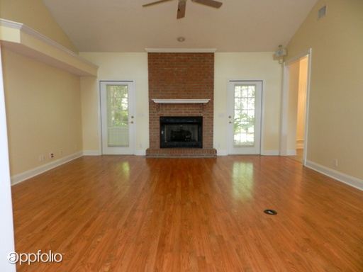 Building Photo - 305 Cumberland Dr