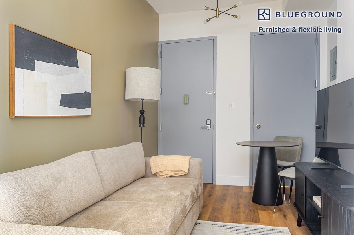 Foto principal - 161 W 54th St