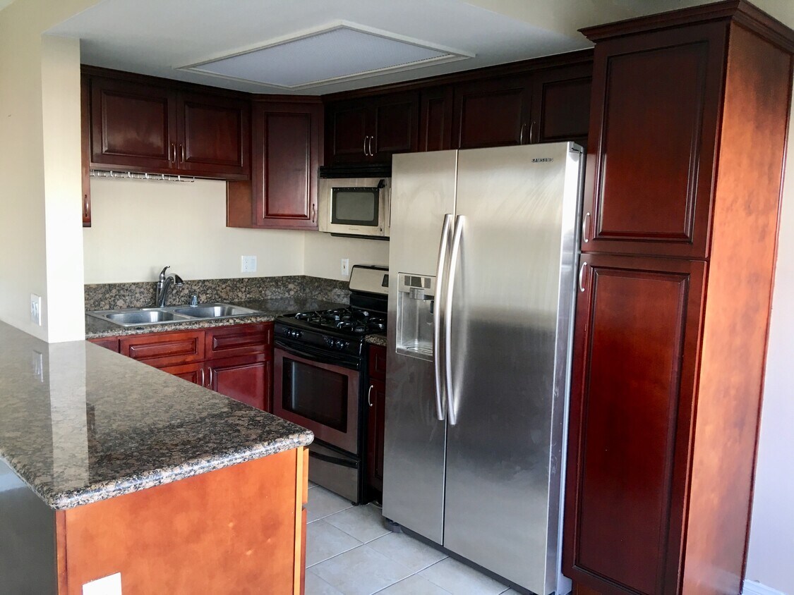Foto principal - 741 W 24th St