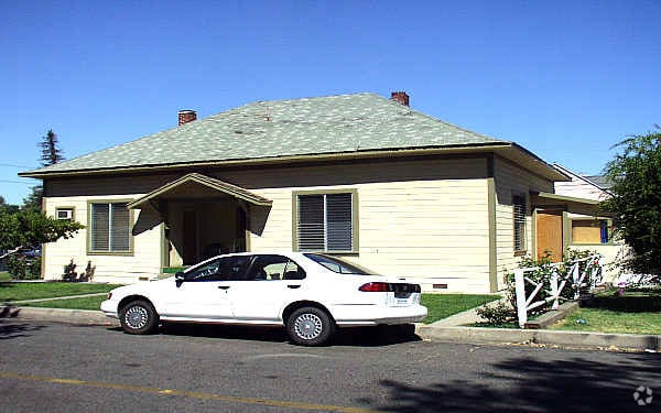 Building Photo - 415 N Palm St