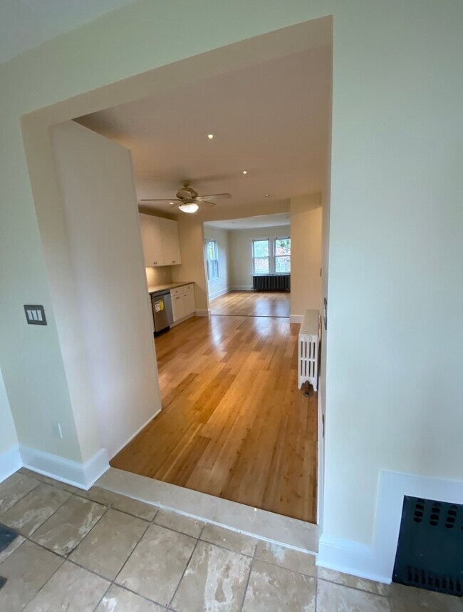 Foto del edificio - 56 Charles St