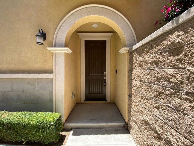 Building Photo - Cozy 3 Bedroom and 2.5 Bath home in Eastvale!