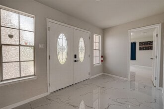 Building Photo - 12055 Fairpoint Dr