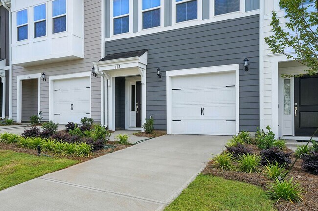 Foto del edificio - Available Now | Brand New 3 Bedroom Townhouse for Rent in Raleigh NC | FIRST MONTH'S RENT WAIVED!