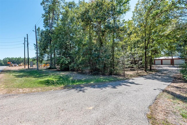 Building Photo - 40025 Mill Creek Rd