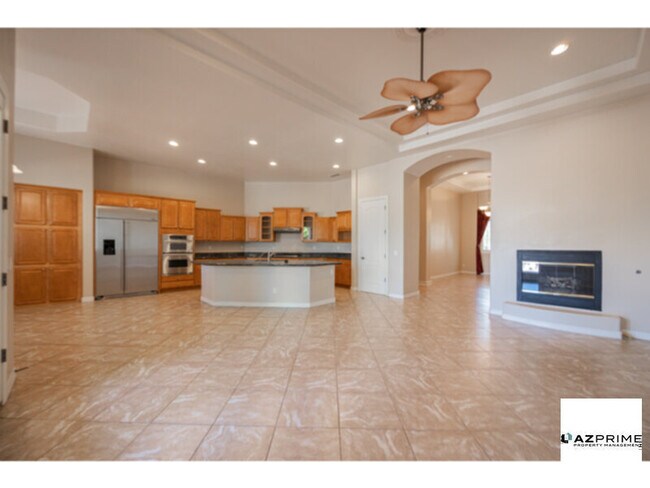 Building Photo - Welcome to this Magnificent Phoenix 4/3 Ho...