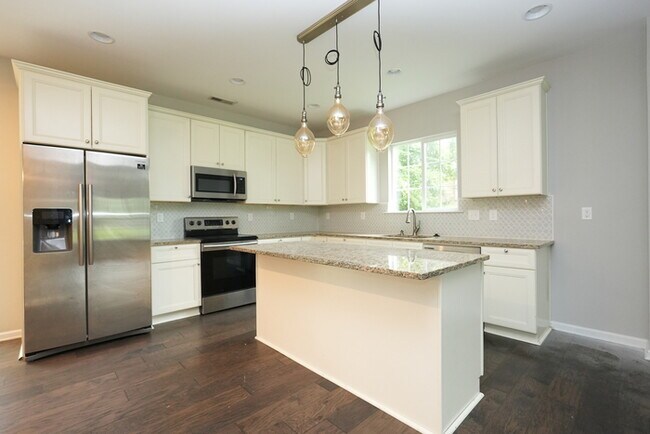 Foto del edificio - A charming house with 4 beds and 3.5 bath ...