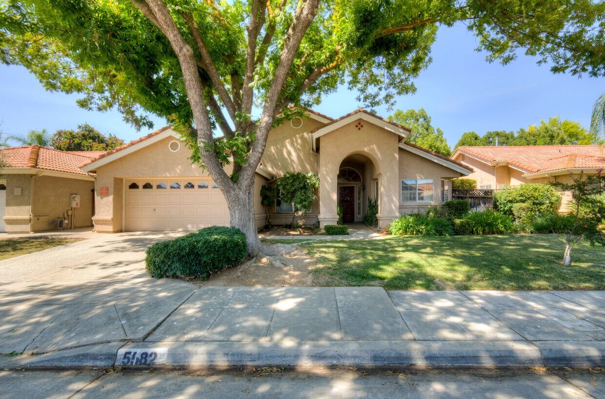 Foto principal - 5582 W Wathen Ave