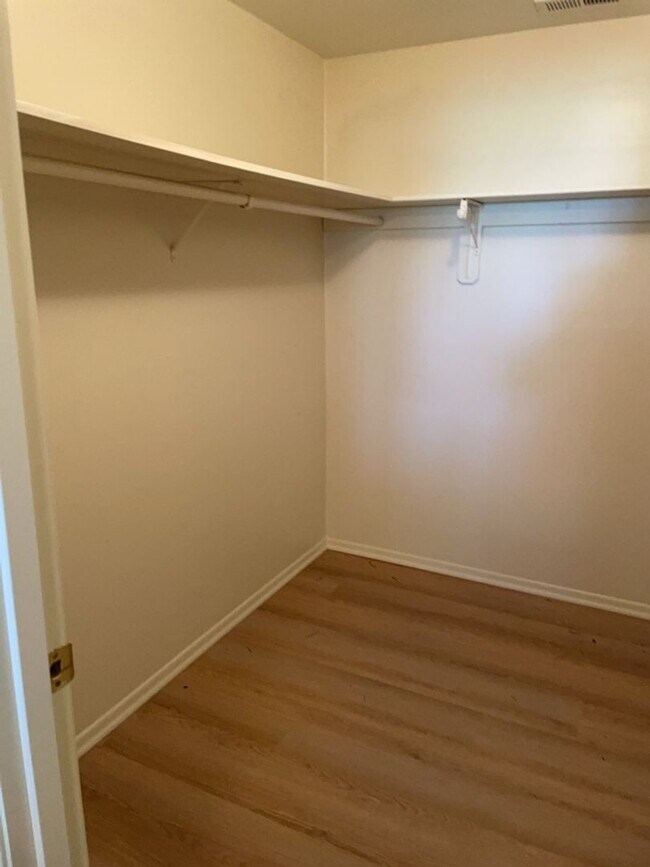 Building Photo - Newly updated - 3 Bedroom 1.5 Bath 2 Car G...