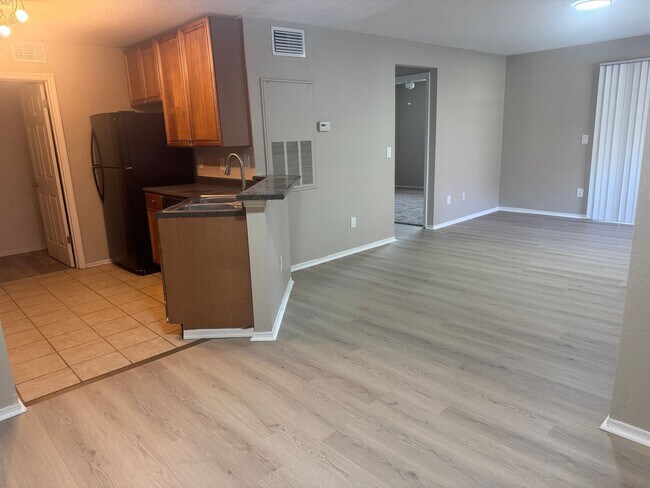Building Photo - Charming 1B/1B condo for rent in Ocean Gro...