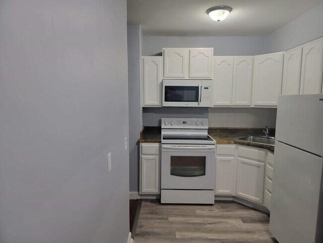 Building Photo - 852 Negley Ave