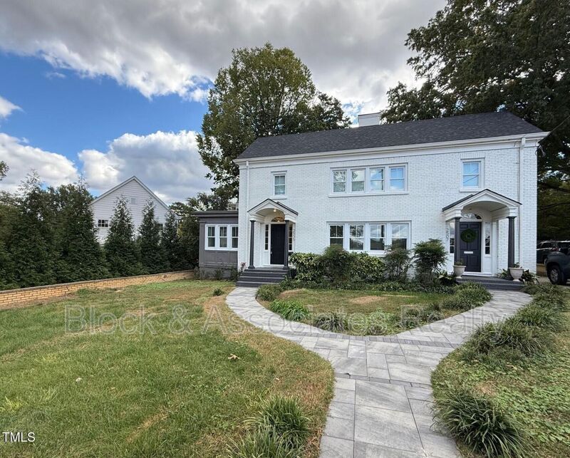 Foto principal - 2505 Fairview Rd