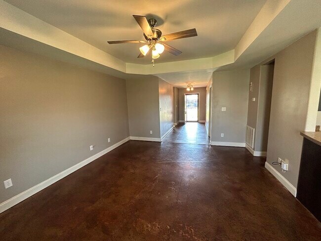 Building Photo - 102 Benteen Ave