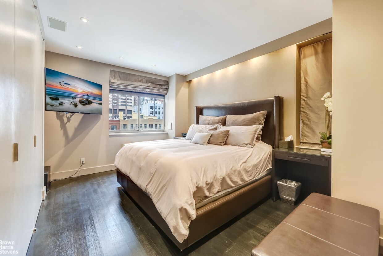 Primary Photo - Lincoln Center 3/4 Bedroom