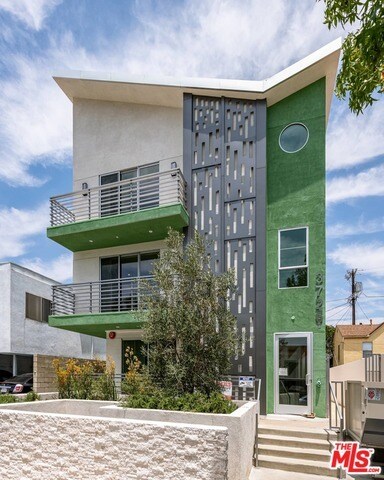 Primary Photo - 3726 Kelton Ave