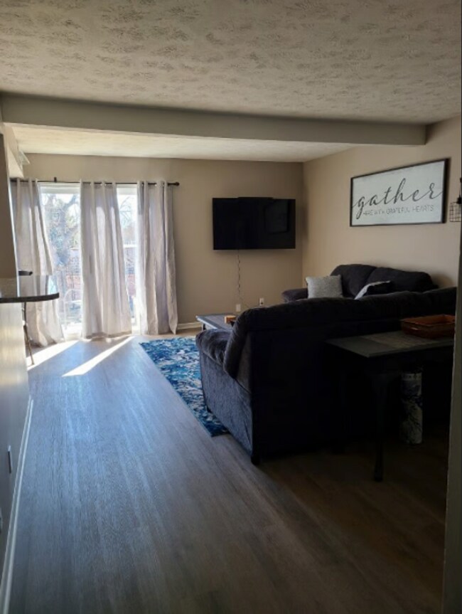 Foto del edificio - 12741/12727 Woodcrest Drive