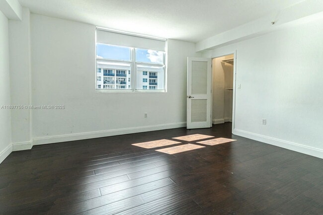 Building Photo - 7501 E Treasure Dr