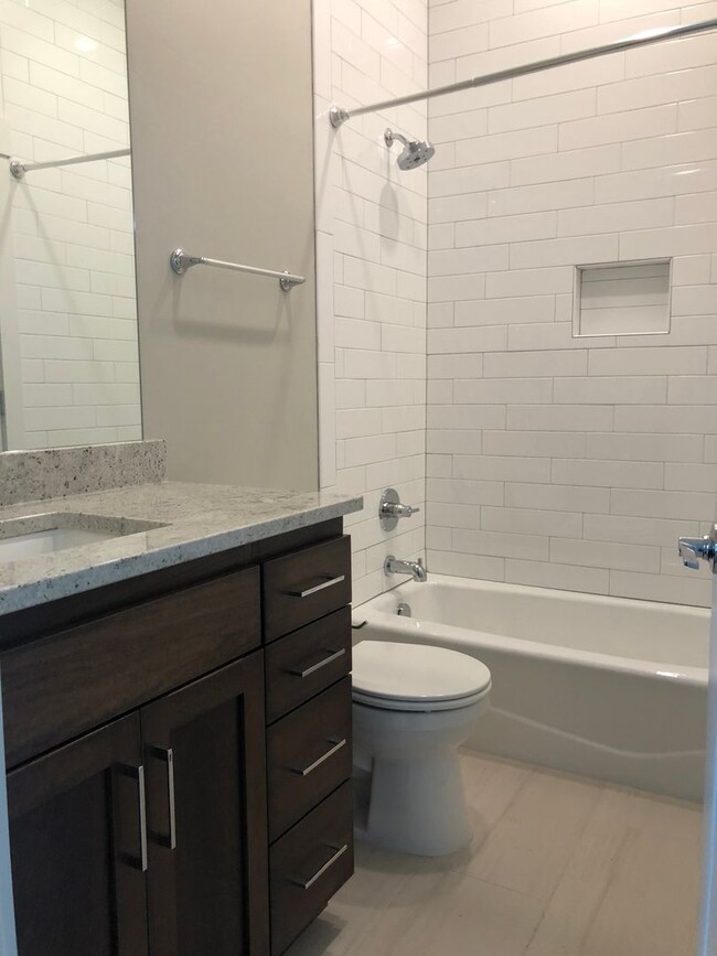 Foto del edificio - 2 br/2 bath single family home with garage