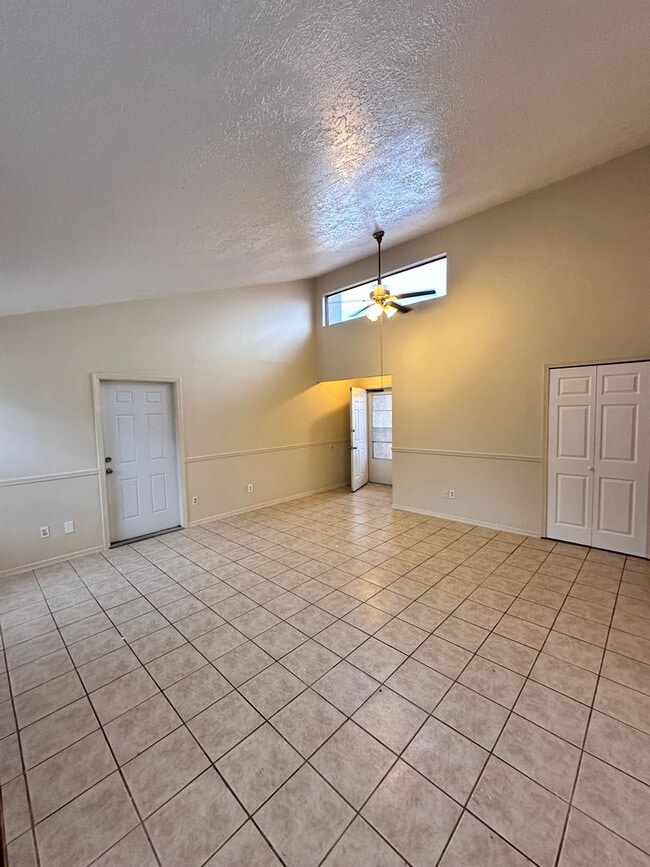 Building Photo - 3 Bedroom 2 Bathroom with 2 Car Garage