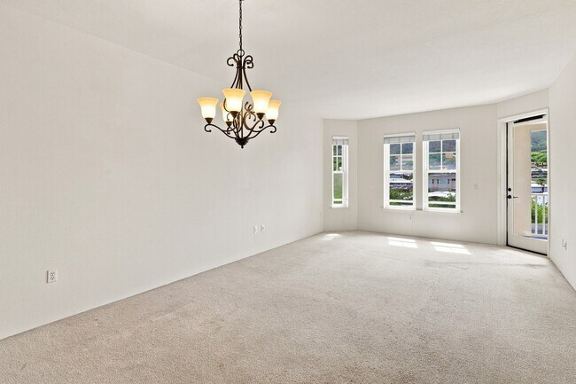 Building Photo - 520 Lunalilo Home Rd