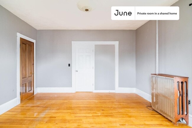 Building Photo - Room in Shared 5 bed/1 bath home