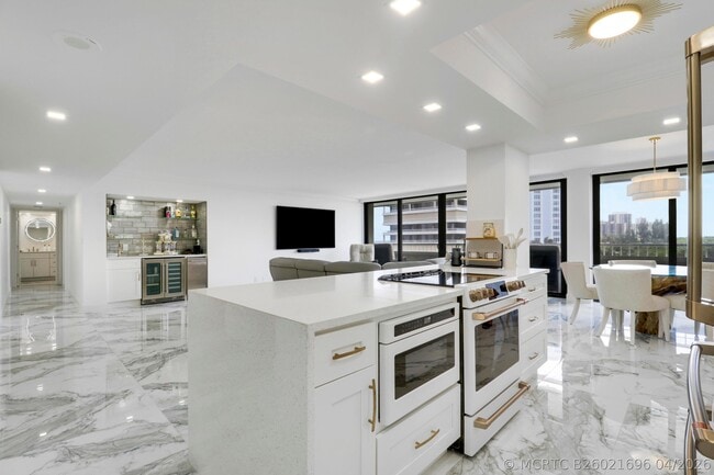 Building Photo - 5280 N Ocean Dr