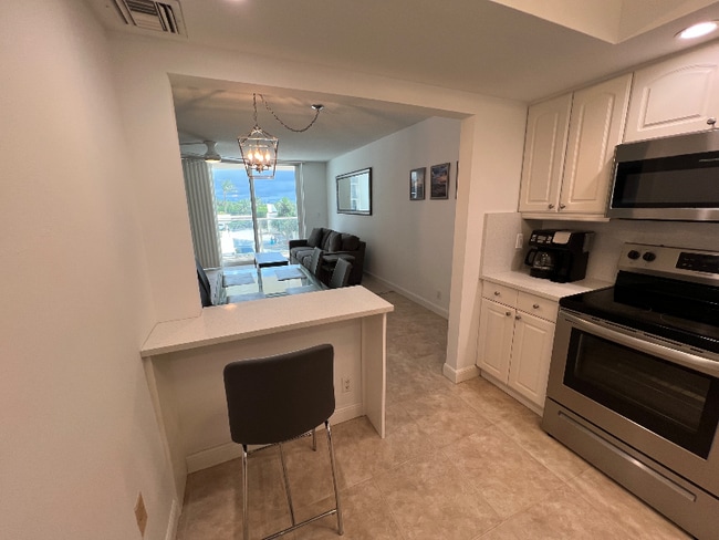 Building Photo - 5440 N Ocean Dr