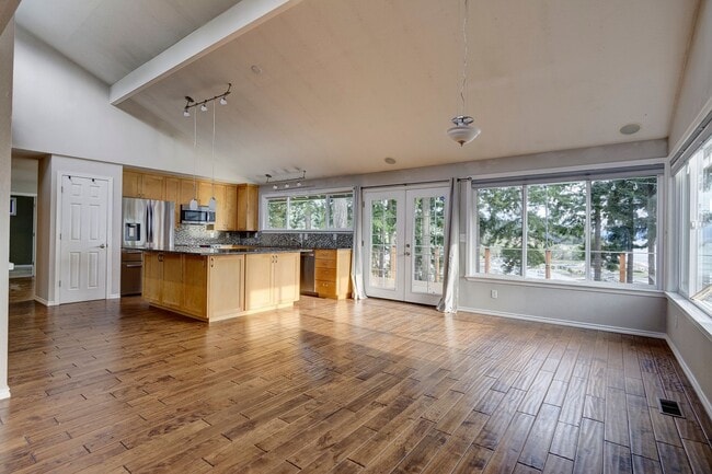 Foto del edificio - 3 Bed 2.5 Bath Home with a View!