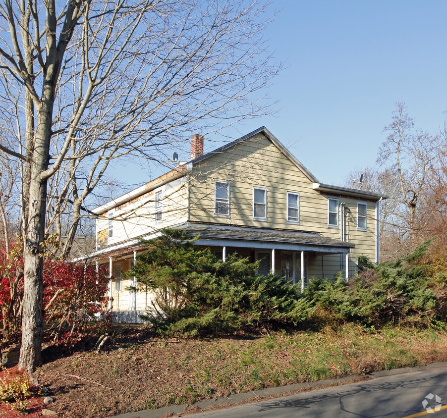 53 Twin Lanes Rd, Fairfield, CT 06824 Apartments in Fairfield, CT