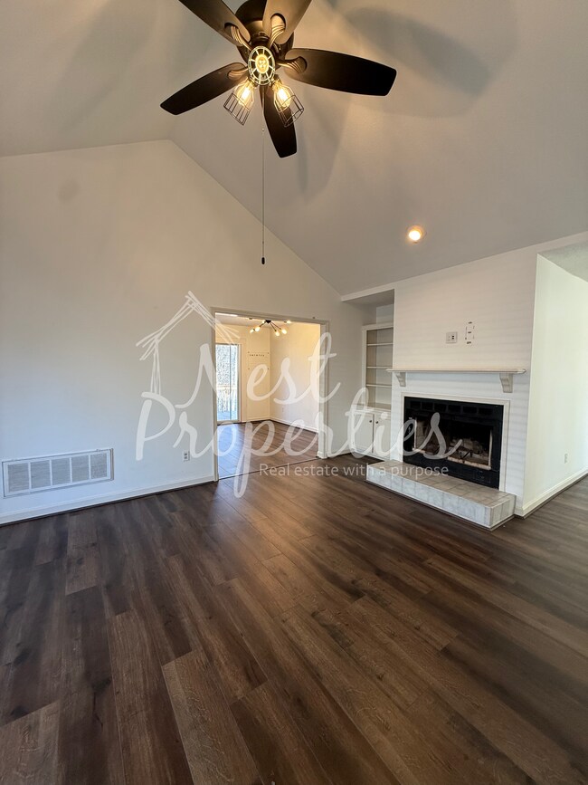 Foto del edificio - 241 Saddlebrooke Rd