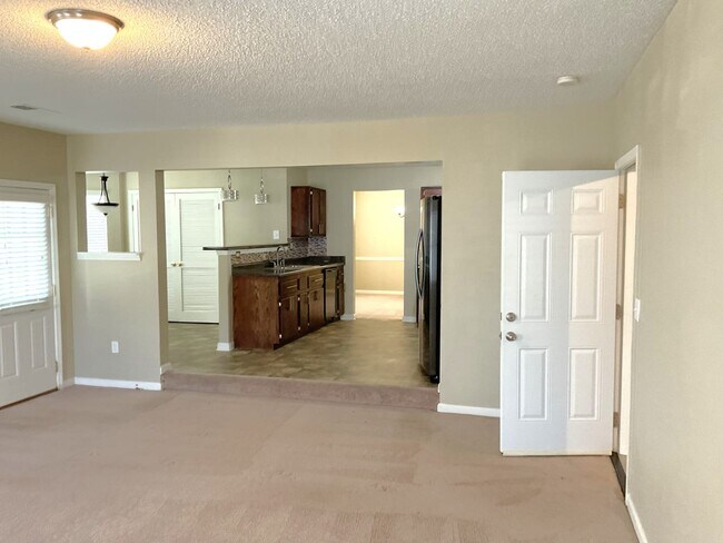 Foto del edificio - 7135 Mahogany Dr