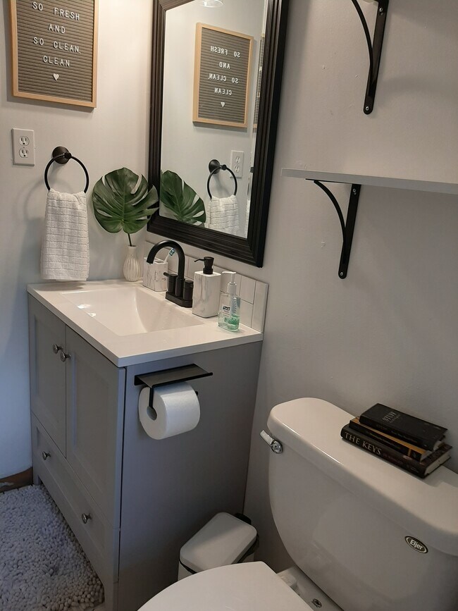 Bathroom - 2227 Glascock St
