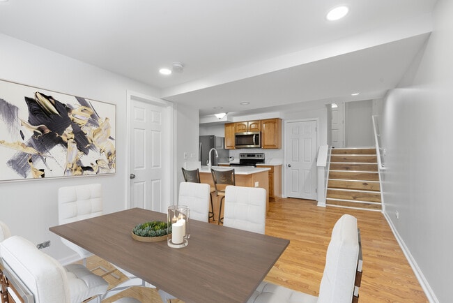 Building Photo - 8824 Robin Dr