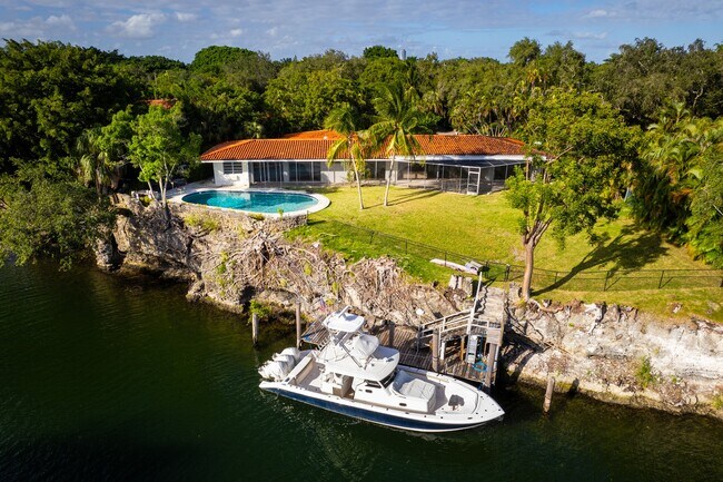 Foto del edificio - 230 Edgewater Dr