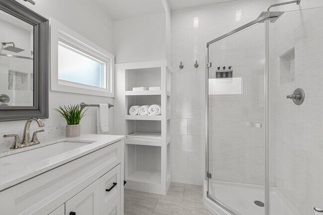 Foto del edificio - 324 E Commercial St