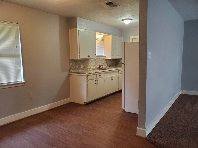 Building Photo - 7725 Helbig Rd